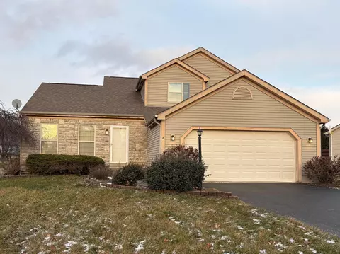 1195 Westwood Dr, Lewis Center, OH 43035