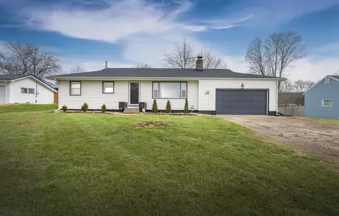 14 Hilltop Dr, Mount Vernon, OH 43050