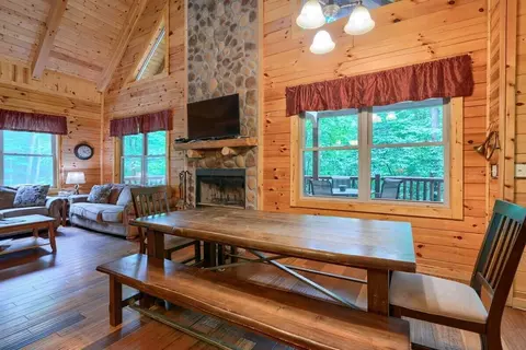Dining - 9733 Larimer Rd, Logan, OH 43138 photo 2 of 3