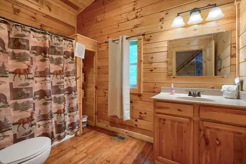 Bath - 9733 Larimer Rd, Logan, OH 43138 photo 2 of 3