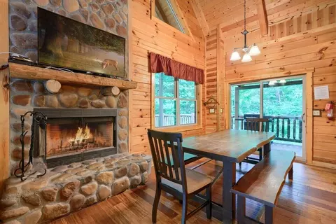 Dining - 9733 Larimer Rd, Logan, OH 43138 photo 1 of 3