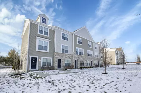 232 Autumn Ridge Cir, Pickerington, OH 43147