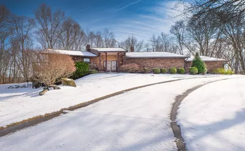 12760 Hilltop Dr, Fredericktown, OH 43019