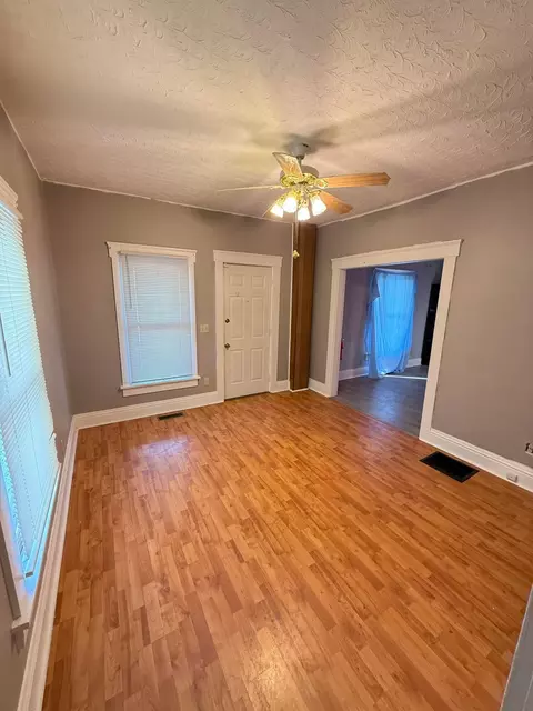 Living - 129 N Burnett Rd, Springfield, OH 45503 photo 1 of 2