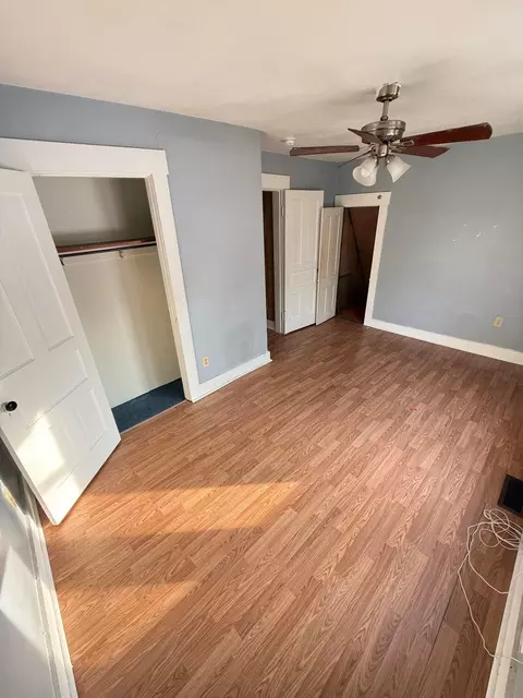 Bedroom - 129 N Burnett Rd, Springfield, OH 45503 photo 5 of 6