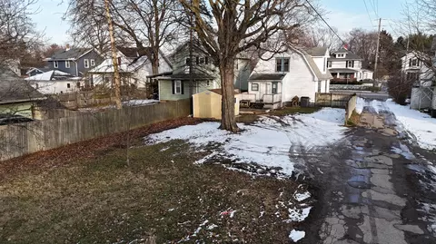 View/Area - 129 N Burnett Rd, Springfield, OH 45503 photo 3 of 4