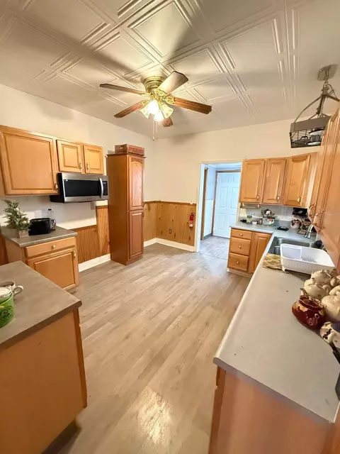 Kitchen - 129 N Burnett Rd, Springfield, OH 45503 photo 1 of 2