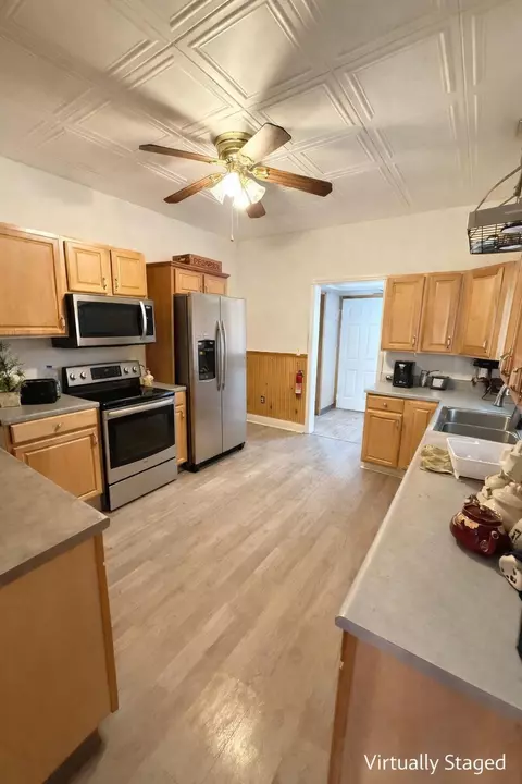 Kitchen - 129 N Burnett Rd, Springfield, OH 45503 photo 2 of 2