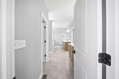 Entry Way - 3151 Stogen Ct, Delaware, OH 43015 photo 9 of 11
