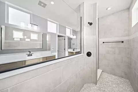 Bath - 3151 Stogen Ct, Delaware, OH 43015 photo 3 of 5