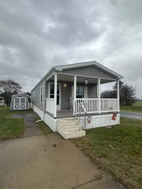 4790 Snowdrift Ln, Zanesville, OH 43701