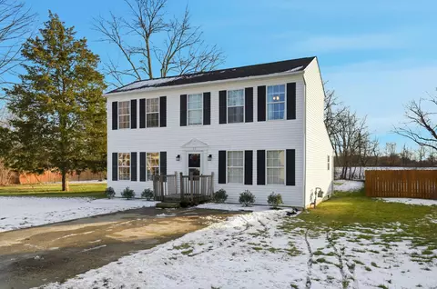 27 1st St SW, Pataskala, OH 43062