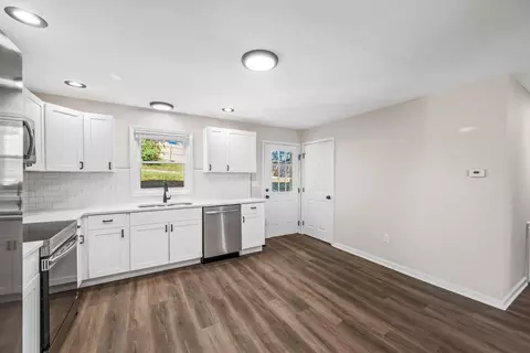 Kitchen - 539 N Ohio Ave, Lancaster, OH 43130 photo 2 of 3