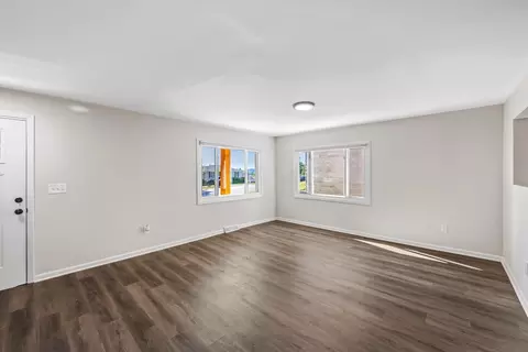 Living - 539 N Ohio Ave, Lancaster, OH 43130 photo 2 of 3