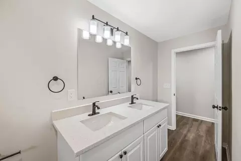Bath - 539 N Ohio Ave, Lancaster, OH 43130 photo 2 of 3