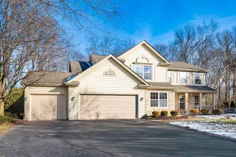 1744 Harrison Pond Dr, New Albany, OH 43054