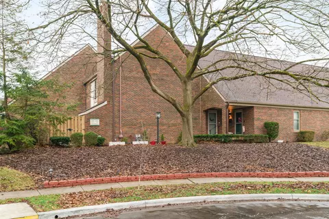1537 Sandringham Ct, Columbus, OH 43220