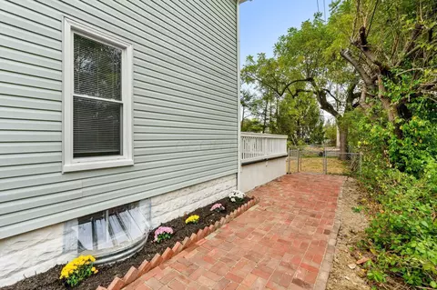 Exterior - 612 E Como Ave, Columbus, OH 43202 photo 6 of 7