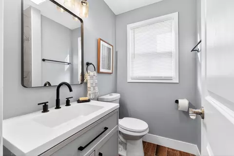 Bath - 612 E Como Ave, Columbus, OH 43202 photo 3 of 6