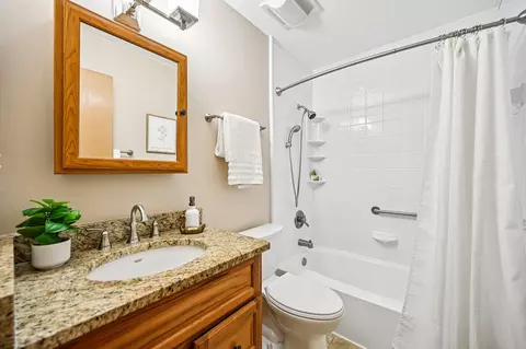 Bath - 1276 Gresham Rd, Columbus, OH 43204 photo 2 of 2