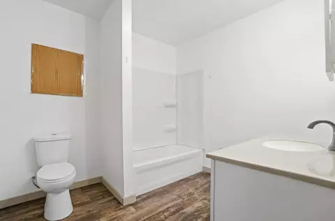 Bath - 532 N Prospect St, Marion, OH 43302 photo 1 of 3