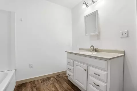 Bath - 532 N Prospect St, Marion, OH 43302 photo 2 of 3