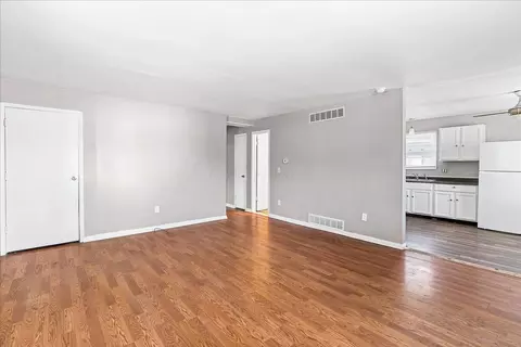 Living - 663 E 2nd Ave, Columbus, OH 43201 photo 2 of 3