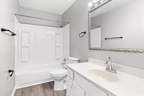Bath - 663 E 2nd Ave, Columbus, OH 43201 photo 1 of 1