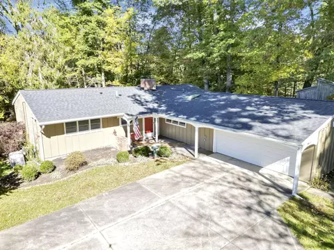 195 Sunset Dr S, Granville, OH 43023