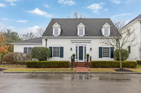 10 Pickett Pl, New Albany, OH 43054