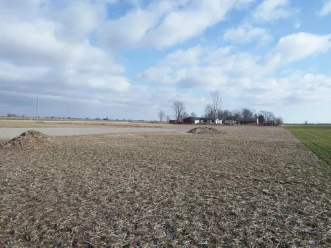 9948 Glaze Rd, New Holland, OH 43145