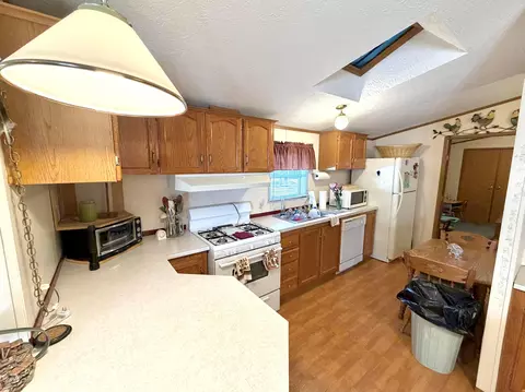 Kitchen - 55 Colony Dr, Fredericktown, OH 43019 photo 2 of 3