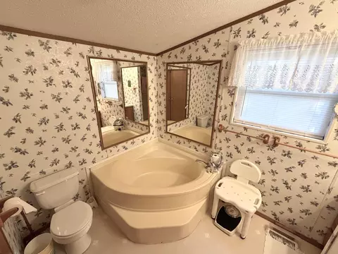 Bath - 55 Colony Dr, Fredericktown, OH 43019 photo 2 of 4