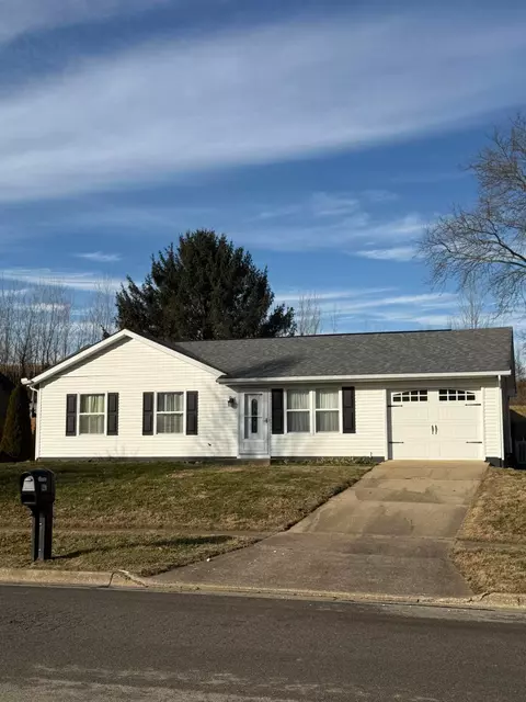 947 Elizabeth Dr, Lancaster, OH 43130