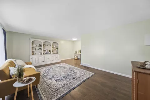 Living - 747 Harvey Dr, Marion, OH 43302 photo 1 of 2
