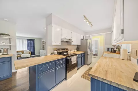 Kitchen - 747 Harvey Dr, Marion, OH 43302 photo 2 of 3