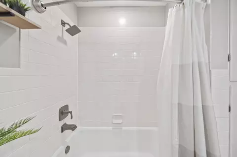 Bath - 747 Harvey Dr, Marion, OH 43302 photo 7 of 7