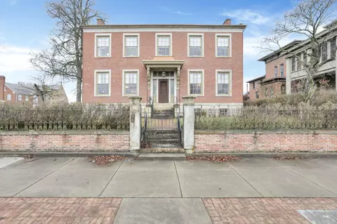 225 S S Ct, Circleville, OH 43113