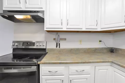 Kitchen - 101 Fieldpoint Rd, Heath, OH 43056 photo 6 of 7