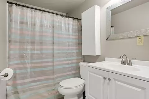 Bath - 101 Fieldpoint Rd, Heath, OH 43056 photo 1 of 2