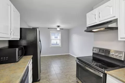 Kitchen - 101 Fieldpoint Rd, Heath, OH 43056 photo 2 of 7