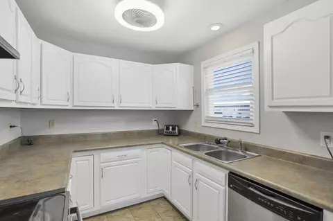 Kitchen - 101 Fieldpoint Rd, Heath, OH 43056 photo 1 of 7