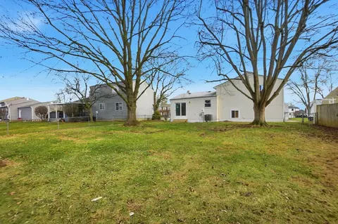 Exterior - 1295 Hathersage Pl, Galloway, OH 43119 photo 9 of 10