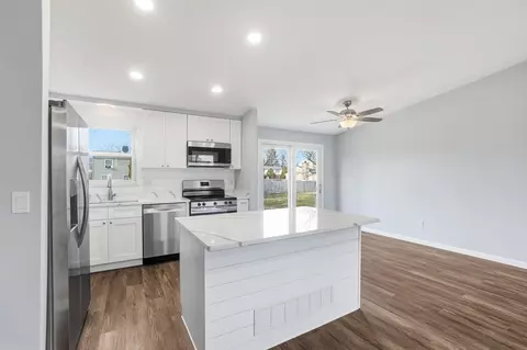 Kitchen - 1295 Hathersage Pl, Galloway, OH 43119 photo 1 of 6