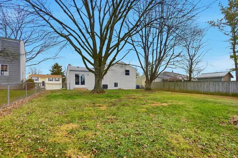 Exterior - 1295 Hathersage Pl, Galloway, OH 43119 photo 8 of 10