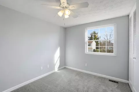 Bedroom - 1295 Hathersage Pl, Galloway, OH 43119 photo 7 of 9