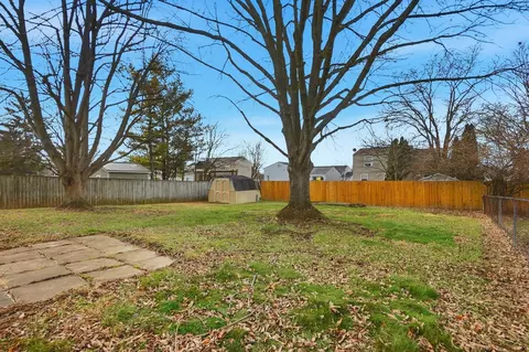 Exterior - 1295 Hathersage Pl, Galloway, OH 43119 photo 7 of 10