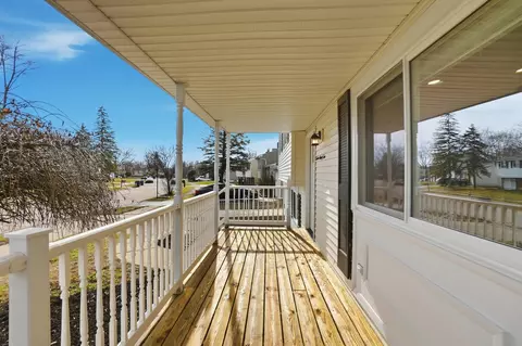 Exterior - 1295 Hathersage Pl, Galloway, OH 43119 photo 5 of 10