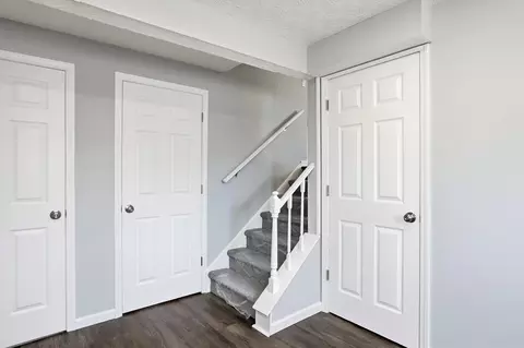 Entry Way - 1295 Hathersage Pl, Galloway, OH 43119 photo 2 of 2