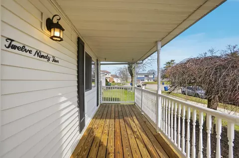 Exterior - 1295 Hathersage Pl, Galloway, OH 43119 photo 4 of 10